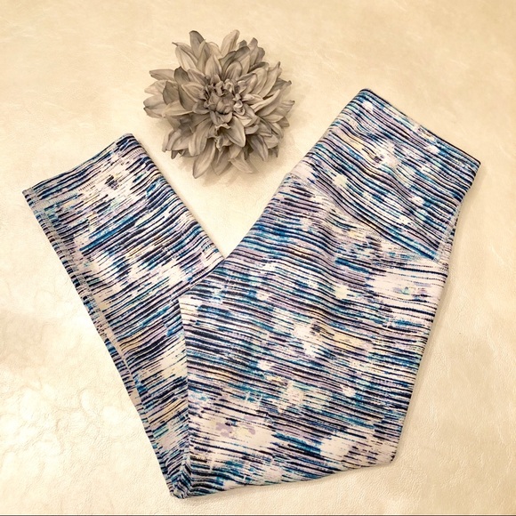 lululemon athletica Pants - Lululemon Blurry Belle Striped Wunder Under Crops